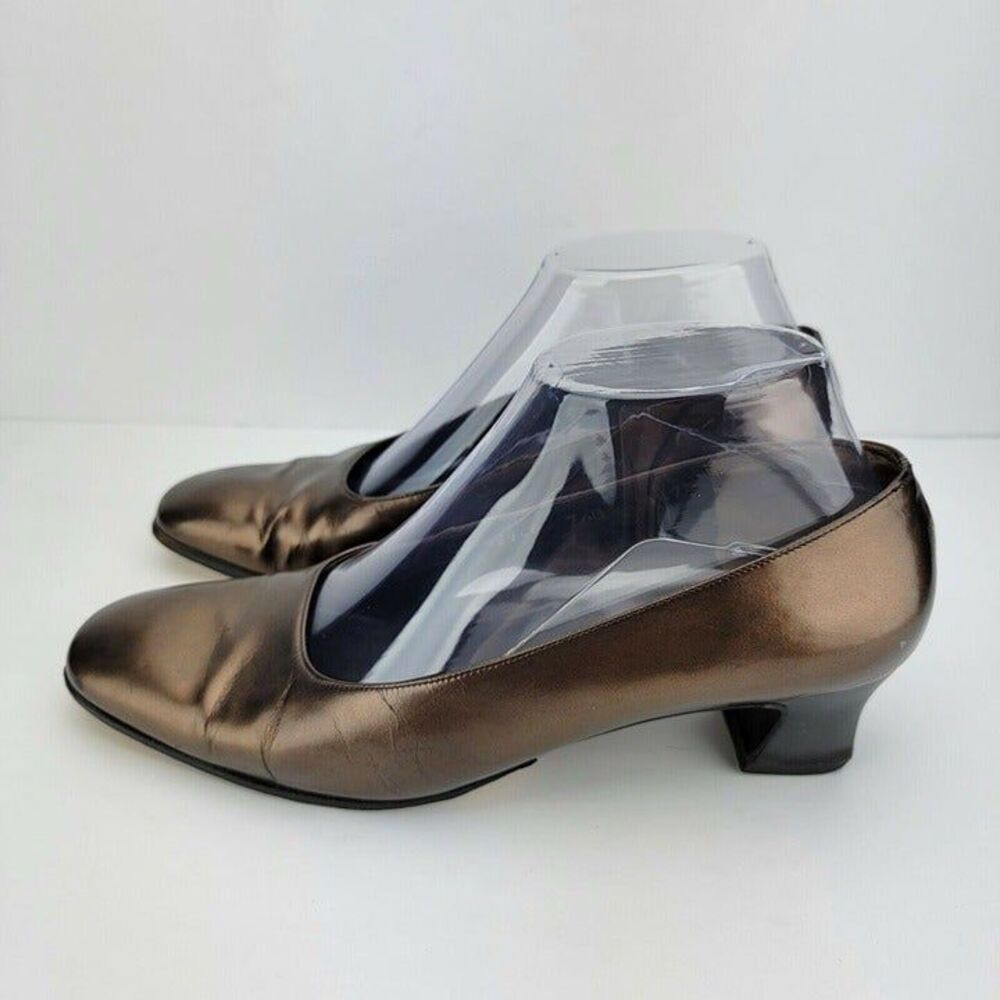 Salvatore Ferragamo Womens Size 7.5 B Metallic Copper Color Kitten Heel Pumps